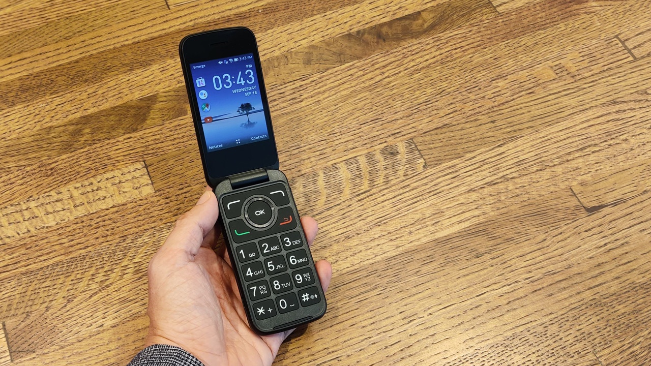 What Are The Best Tracfone Flip Phones For Seniors?